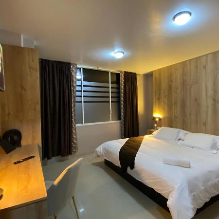 Hotel Wampushkar Zamora Bagian luar foto